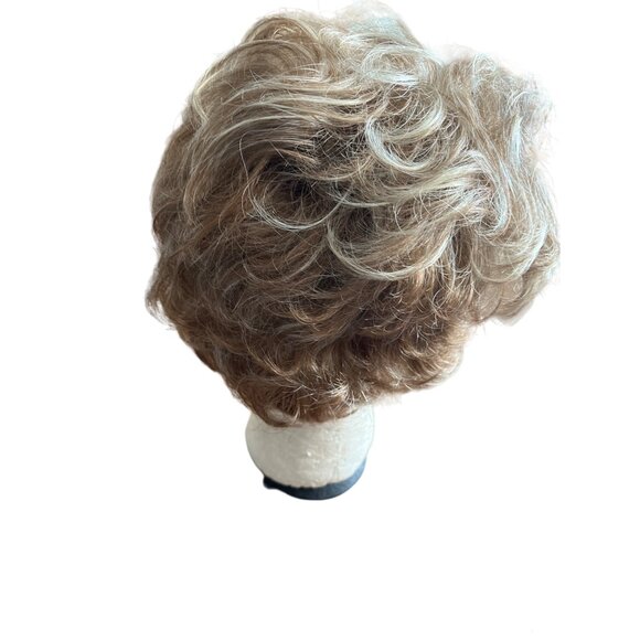 Rene of Paris model Joey 2325 Straw Swirl short wig - Picture 2 of 9